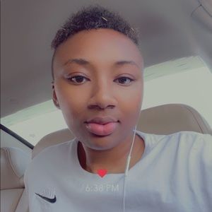 Meet your Posher, Alexia